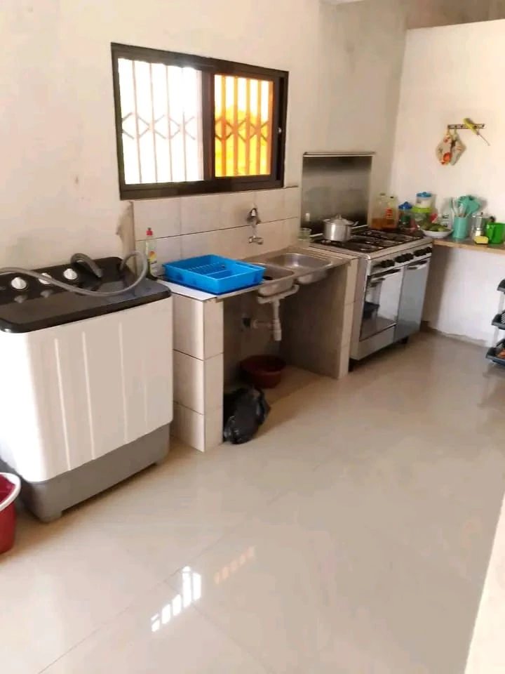 Vende se propriedade T3 num terreno de 30x70m vedado na Matola rio 