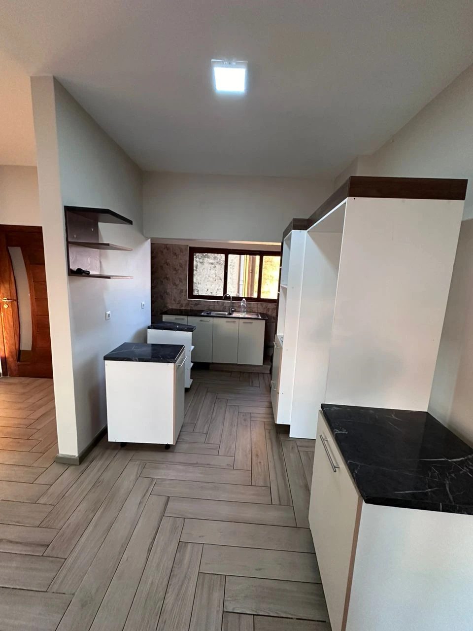 Vende luxuoso apartamento T4 na Belita com 2 WCS