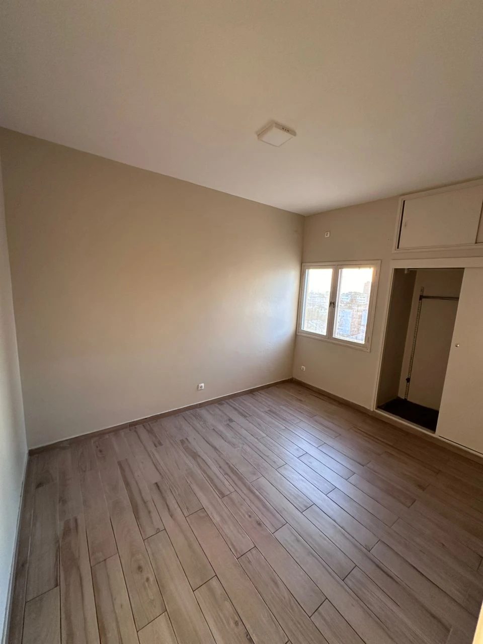 Vende luxuoso apartamento T4 na Belita com 2 WCS 