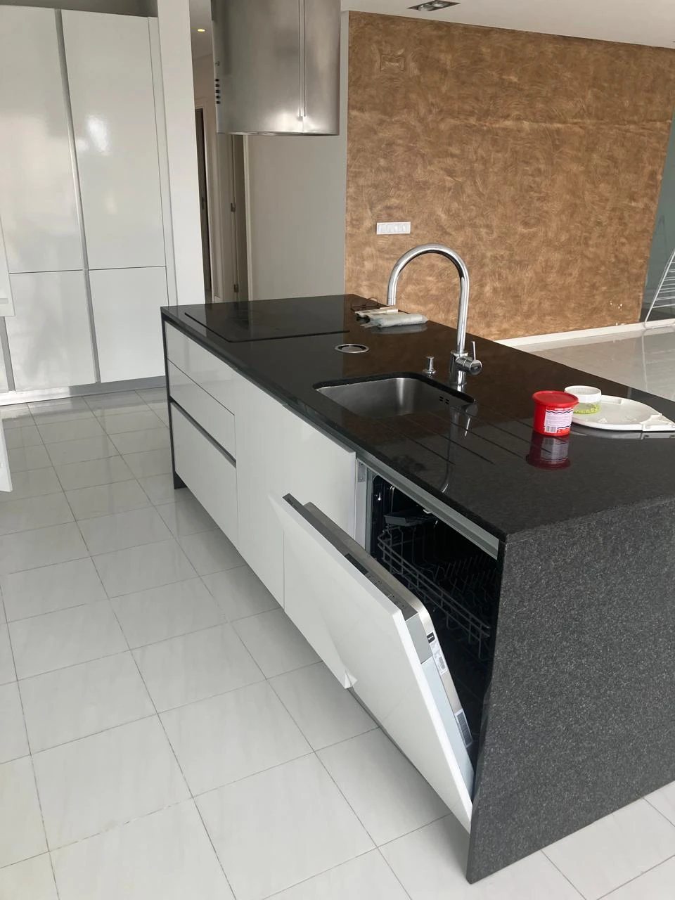 Vende-se apartamento T3 no SAPPHIRE RESIDENCE - POLANA CIMENTO 