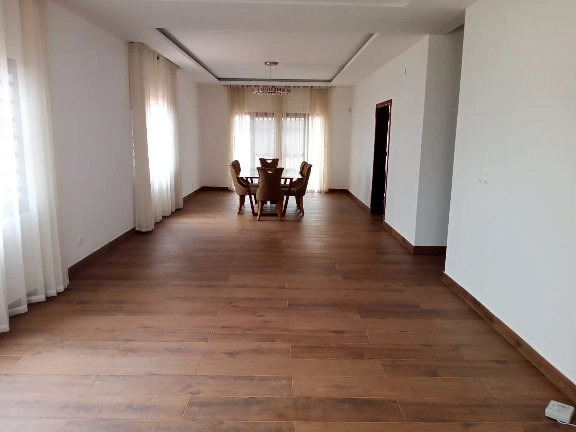 House for sale 1250 m², 2 floors. Costa do sol, Maputo. 