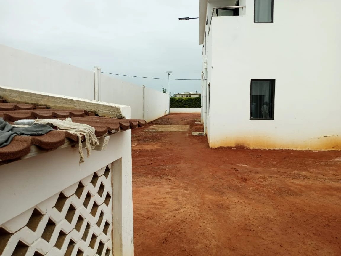 House for sale 1250 m², 2 floors. Costa do sol, Maputo. 