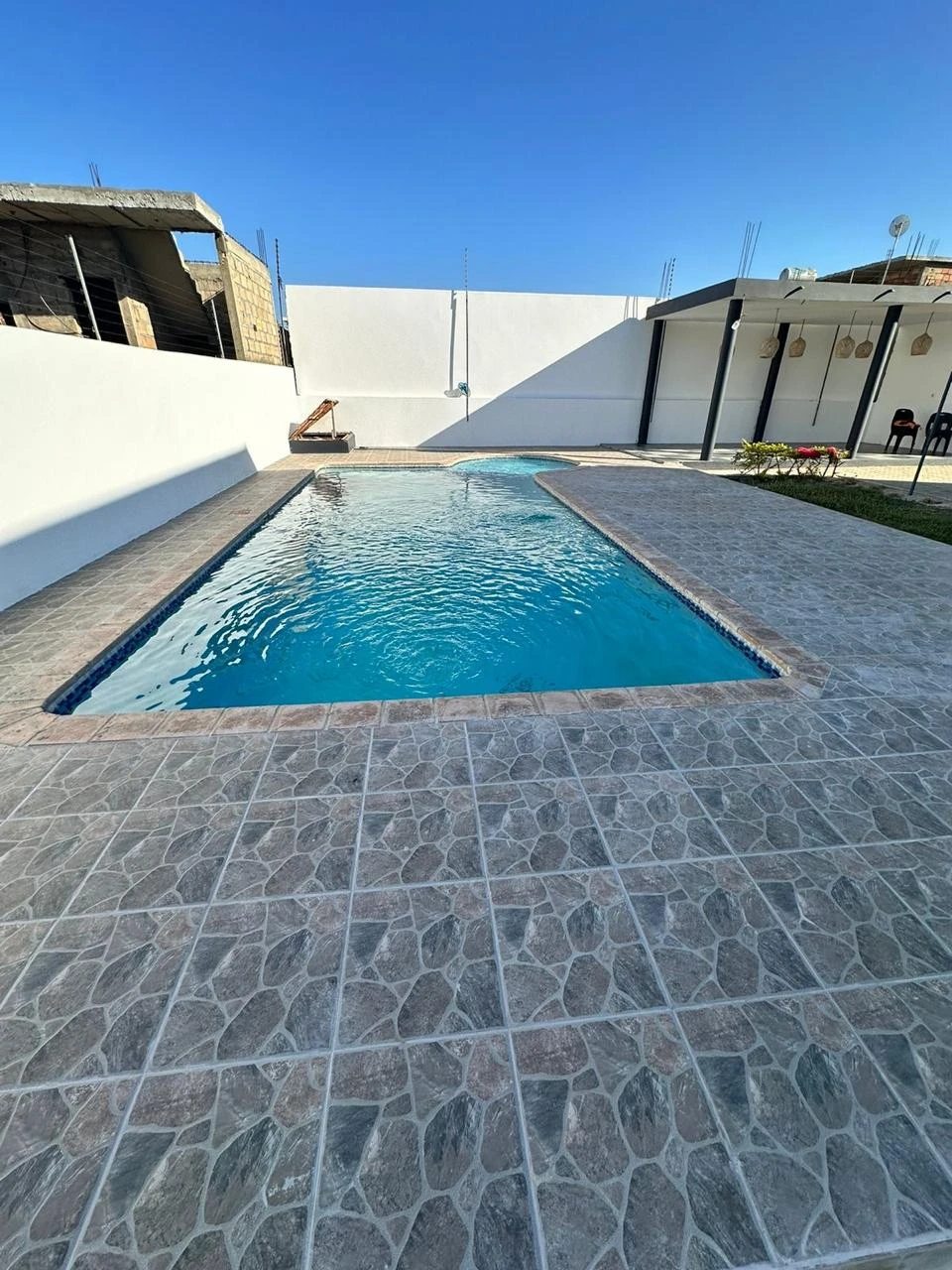 Vende-se vivenda duplex T4 em Mapulene - Costa do sol 