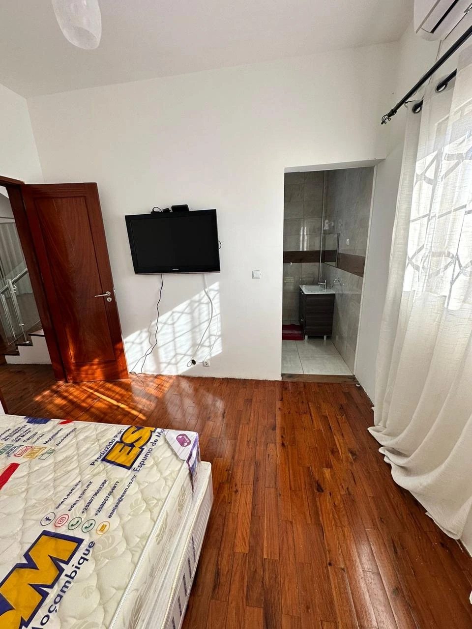 Vende-se vivenda duplex T4 em Mapulene - Costa do sol 