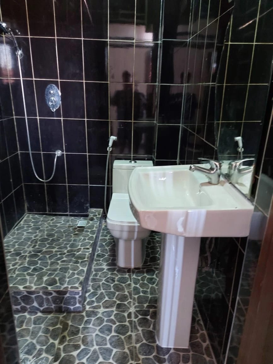 Vende-se moradia duplex T4 na Malhangalene | Rua da Resistência 