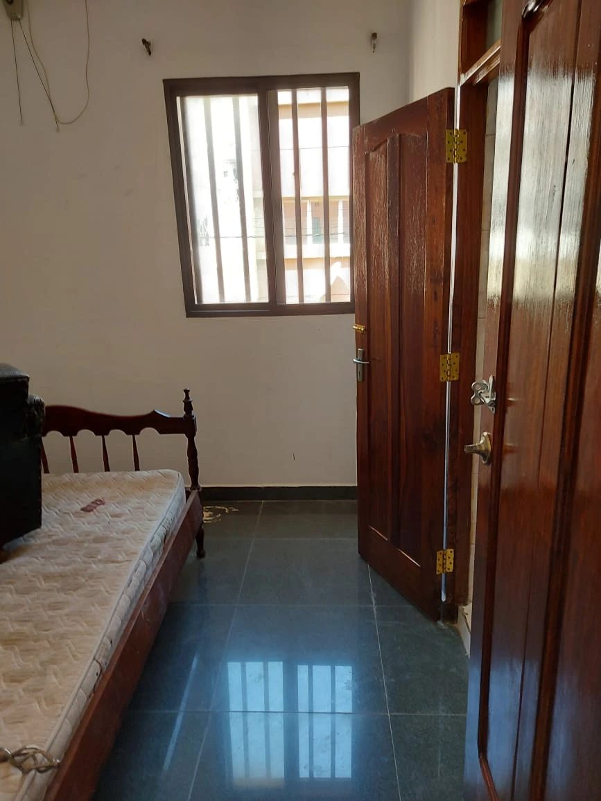 Vende-se moradia duplex T4 na Malhangalene | Rua da Resistência 