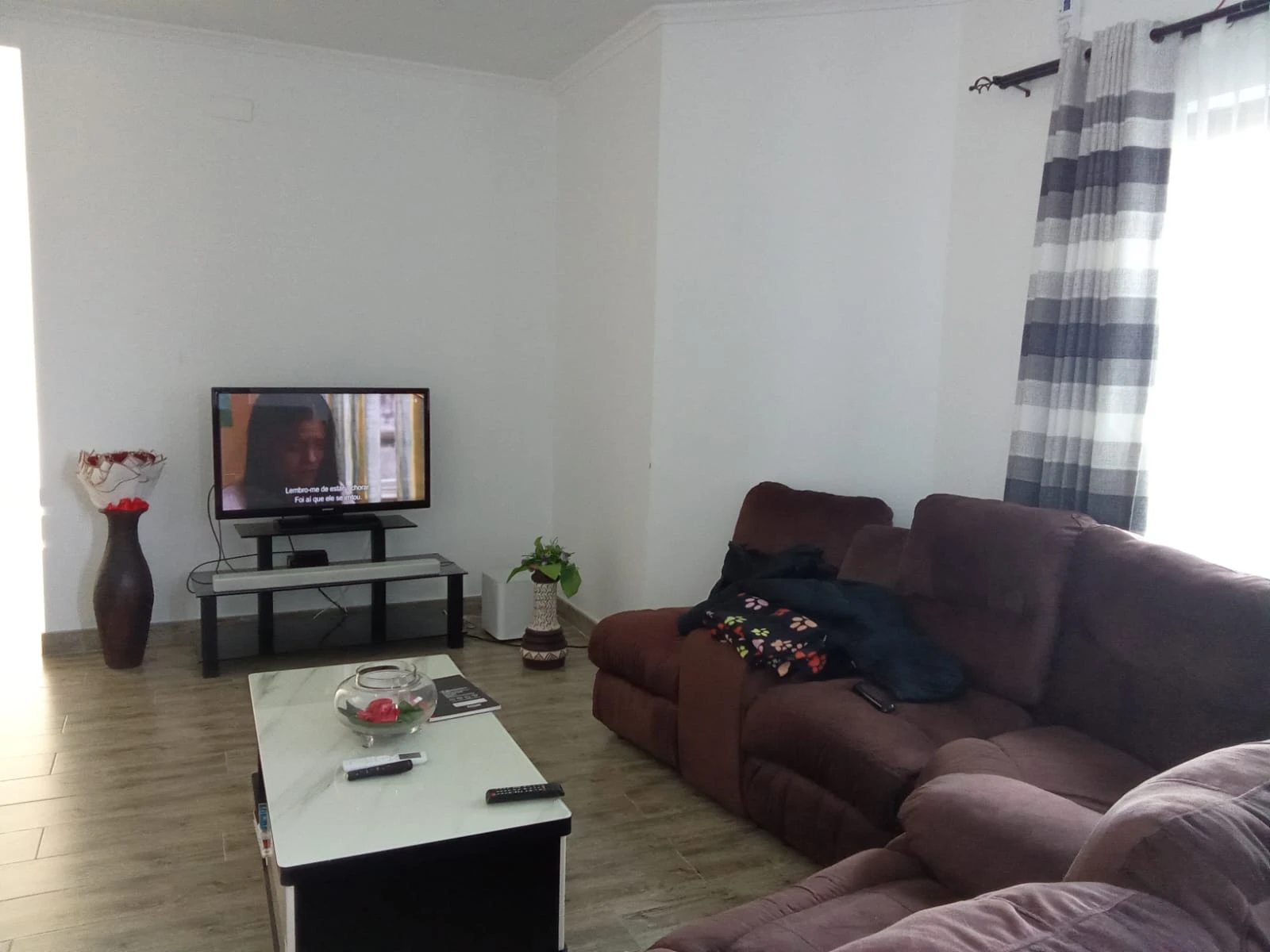 Arrenda-se moradia duplex T4 no Bairro Triunfo 