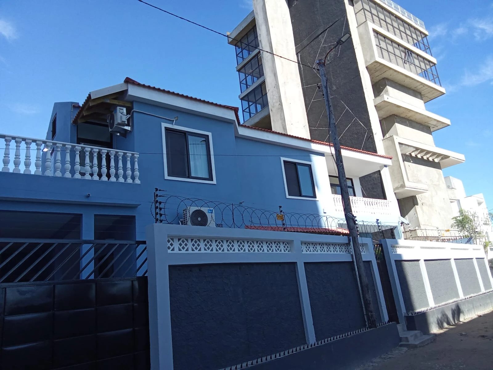 Arrenda-se moradia duplex T4 no Bairro Triunfo