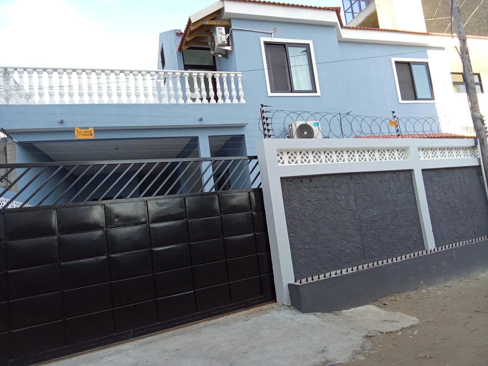 Arrenda-se moradia duplex T4 no Bairro Triunfo 