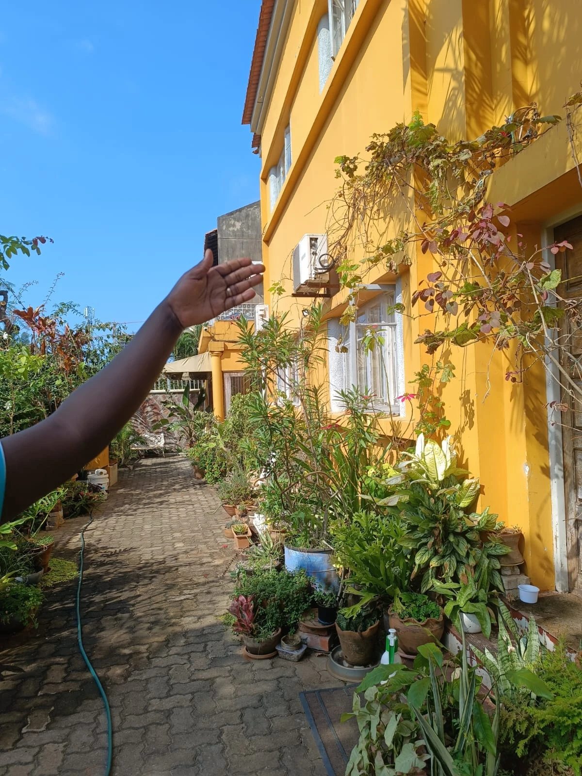 House for sale 600 m², 3 floors. Av. Tomás Nduda, Maputo. 