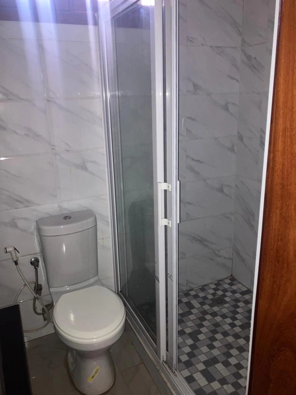 Vende-se vivenda duplex T4 independente com piscina na Polana Cimento 