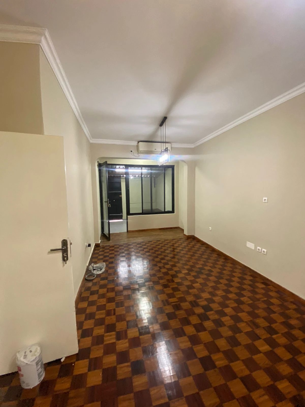 Vende-se apartamento T3(rés-do-chão) na Malhangalene