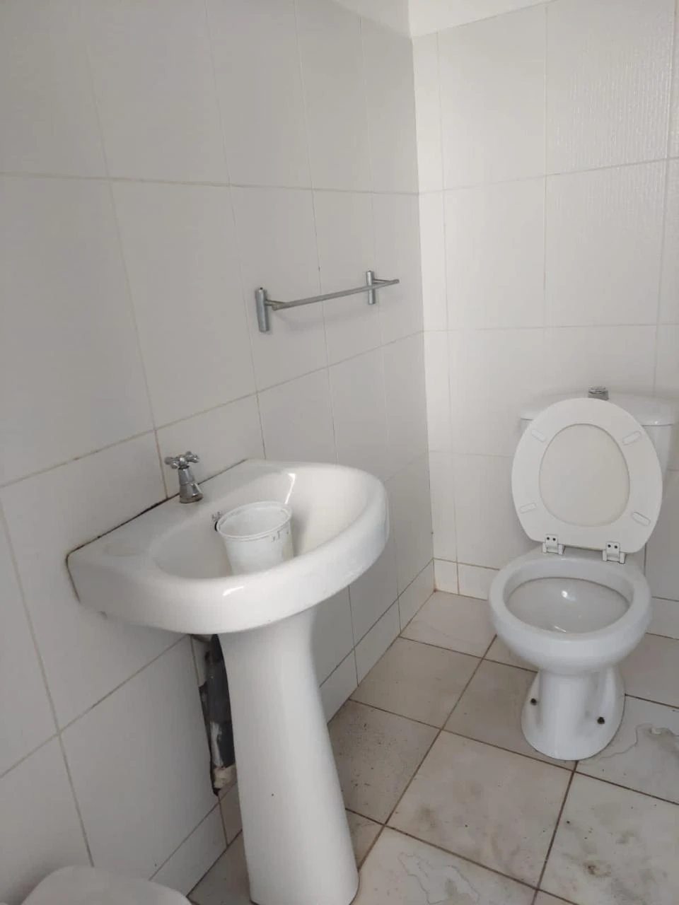 Vende-se moradia geminada(duplex) T3 com piscina na Sommerchield 1 