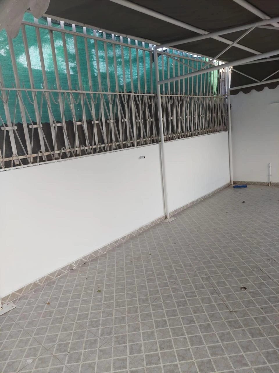 Vende-se moradia geminada(duplex) T3 com piscina na Sommerchield 1 