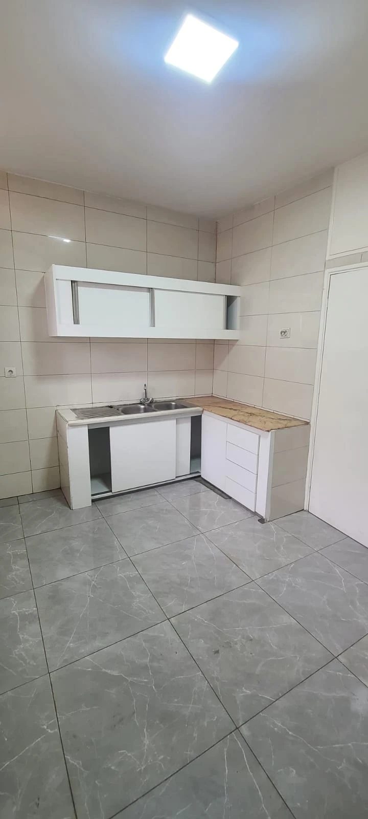 Arrenda-se apartamento T3 na Polana Cimento A